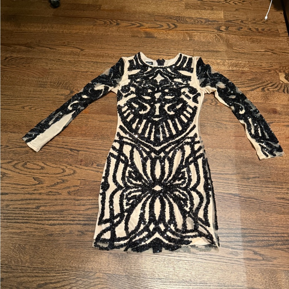 Bebe Black and Cream Long Sleeve Dress